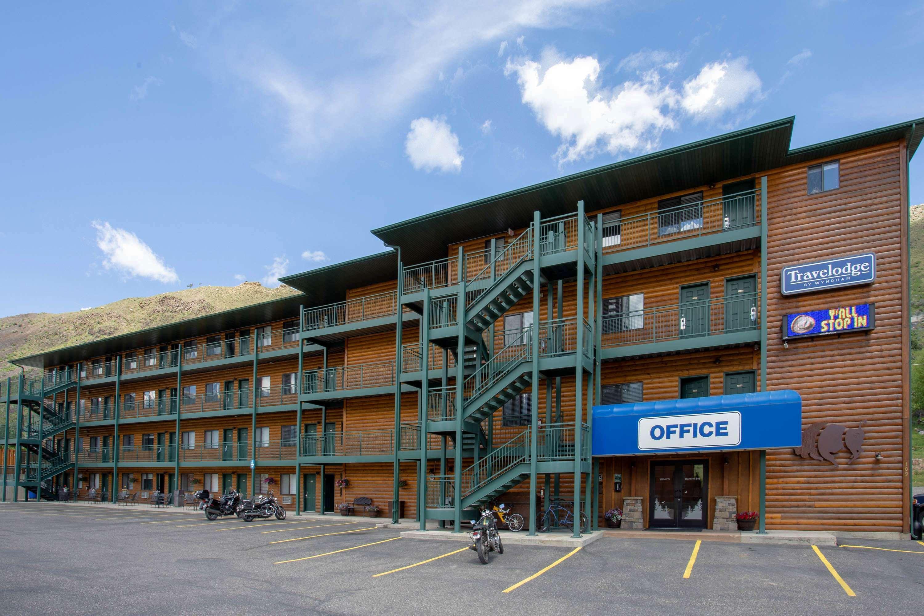 Travelodge By Wyndham Gardiner Yellowstone Park North Entr Extérieur photo